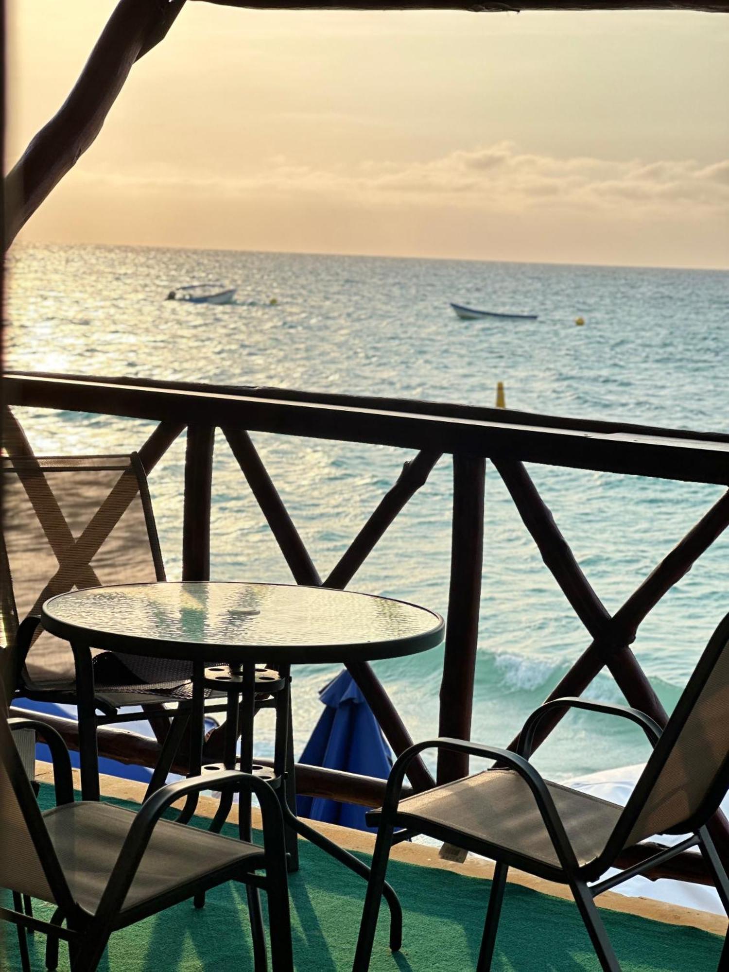 Mandala Beach Club Playa Blanca Bagian luar foto