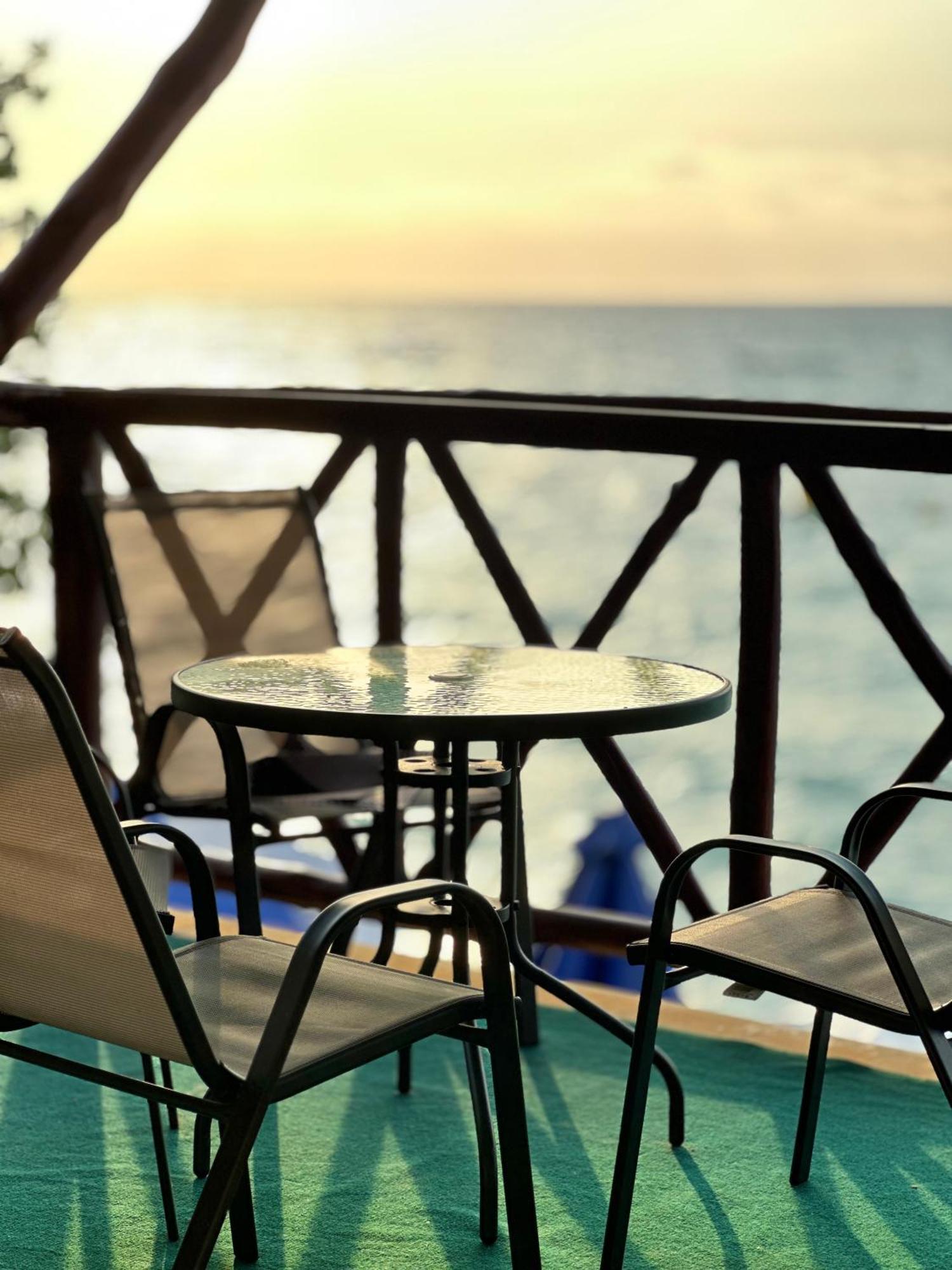Mandala Beach Club Playa Blanca Bagian luar foto